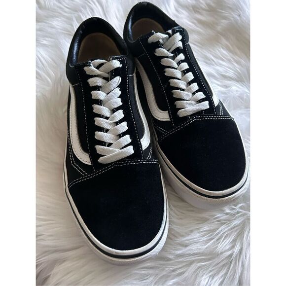 Vans Shoes - Vans Women's or men’s  Black and White Trainers unisex men’s 7 women’s 8.5